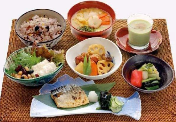 老年人想要健康长寿 饮食方面需要注意5点